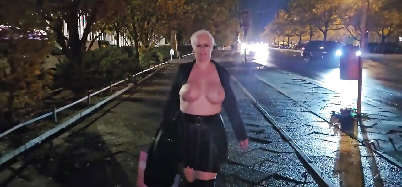 Bez gornjeg dijela kroz Berlin