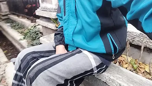 Mastrubasi in a very brutal public place