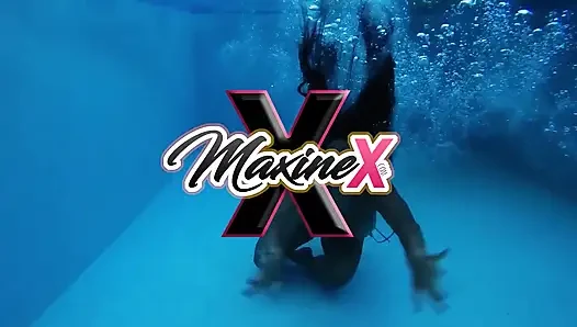 Грудастая азиатка Maxine X связывает и трахается с Layla Lust!
