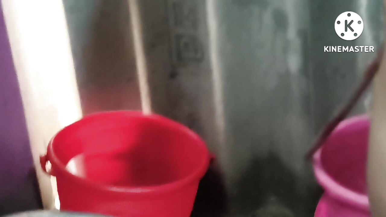 Bhabhi ke bath karne ka naya tarika kaisa laga