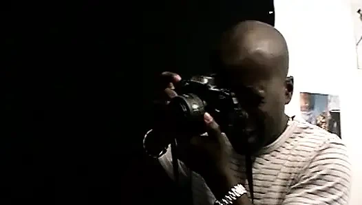 Она французская тинка, которая любит трахаться с большим черным членом