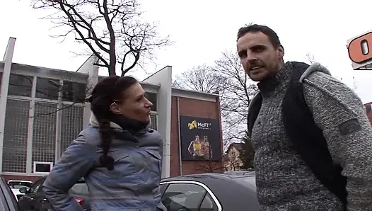 Хорошенькая немецкая крошка принимает хуй в обе дырки перед камшотом на лицо