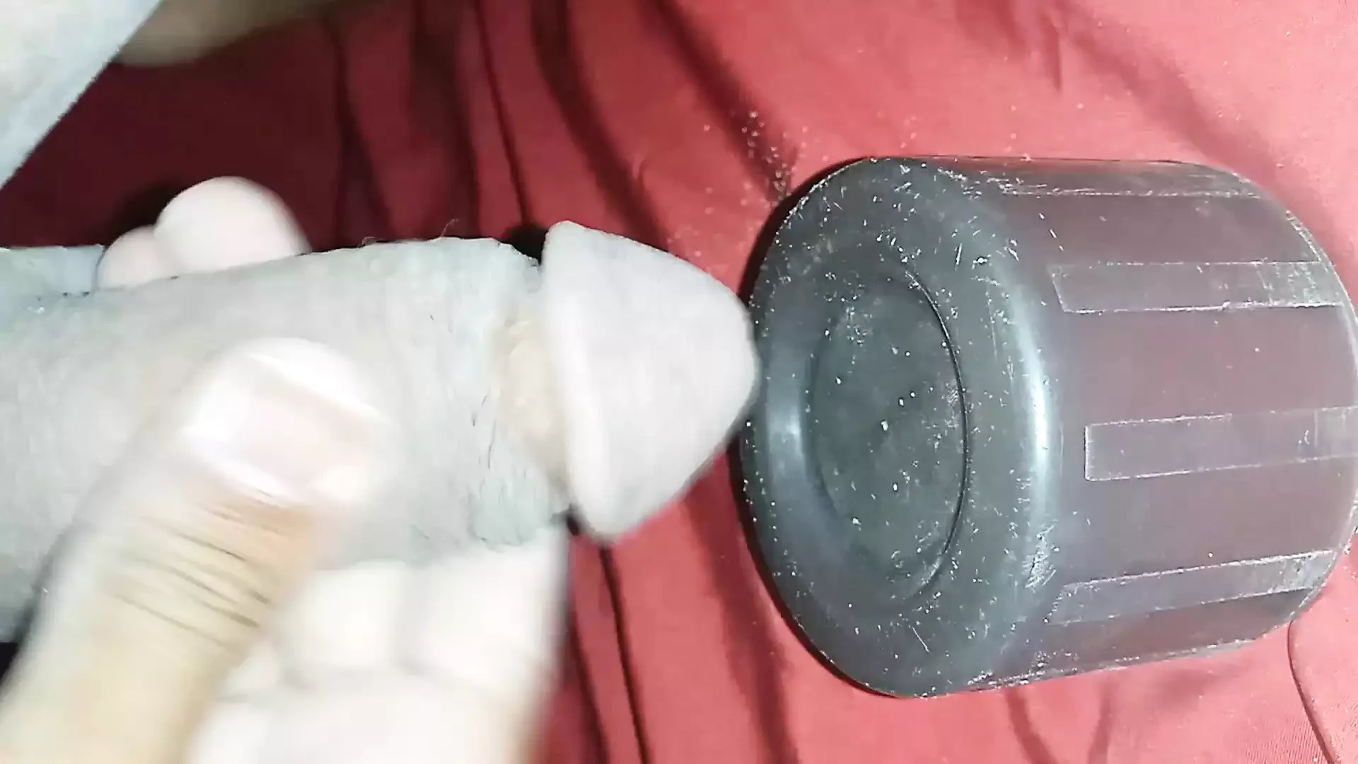 我的大鸡巴第一次在屁股上指法射精，我妻子给我的鸡巴口交，肛门指法射精