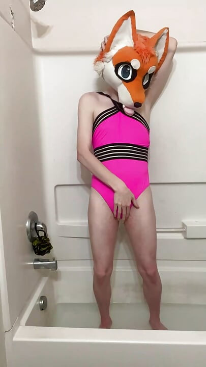 FoxieHikari testira Lovense limun