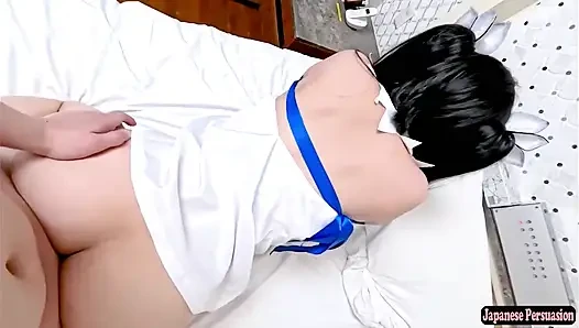 Kahraman tarzında amatör cosplayer onu çok seviyor ve bu gece kontrolünü tamamen kaybediyor