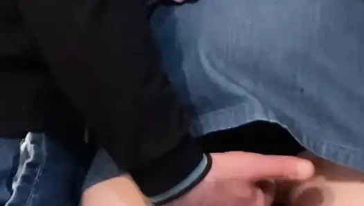 Fantasi mesum di kereta bawah tanah - memekku di-fingering sama orang asing