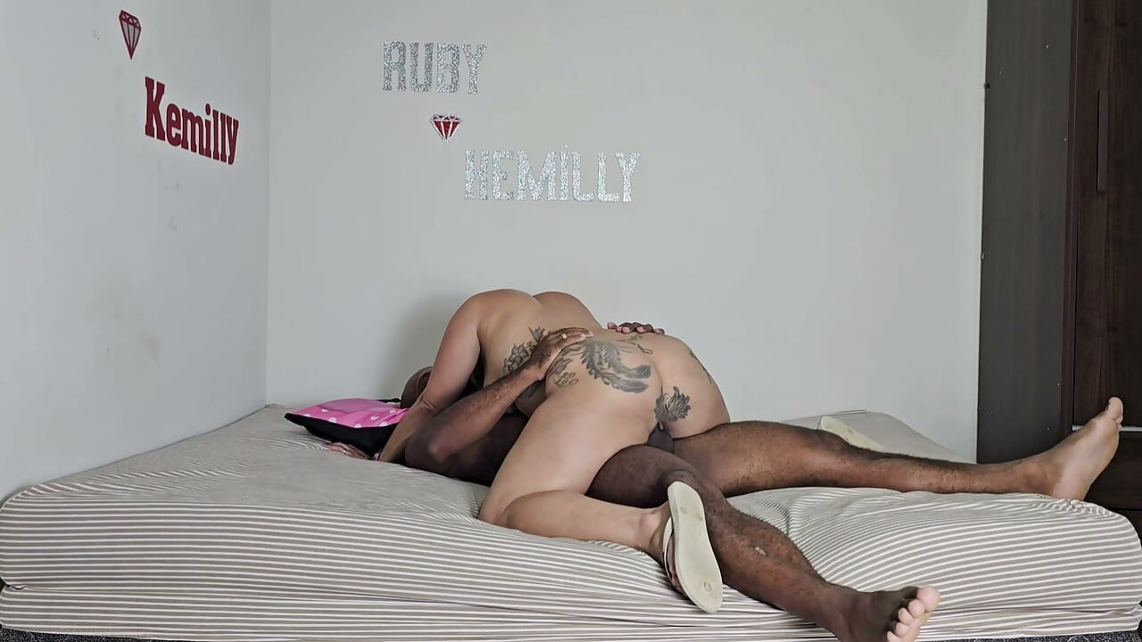 TATTOOED WOMAN TAKING SEVERAL CUM FLUSHES IN HER ASS