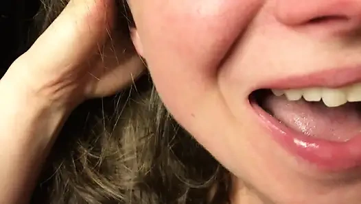 Bırak dölünü tatayım. orta yaşlı seksi kadın yarak emiyor POV