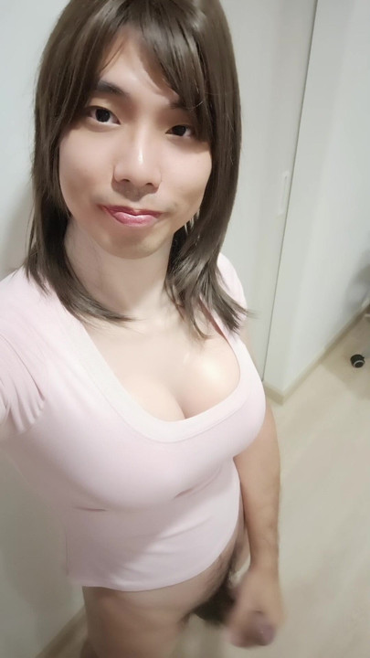 Ladyboy yarağını okşuyor