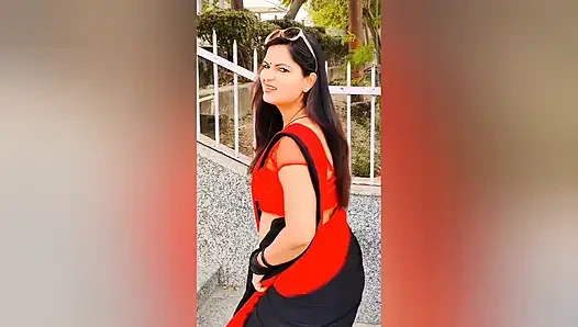 Ateşli yengem odamda tamamen mastürbasyon yaparken beni yakaladı