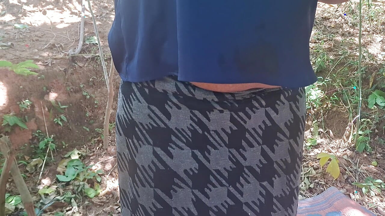 Madrasta safada ao ar livre e grandes mamas naturais