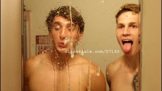 Spit Fetisch - Aaron und Logan spucken Video 1