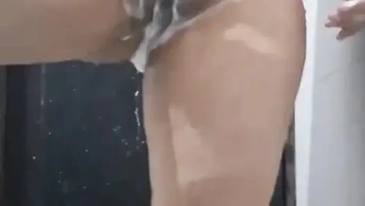 Video kamar mandi wanita India riya