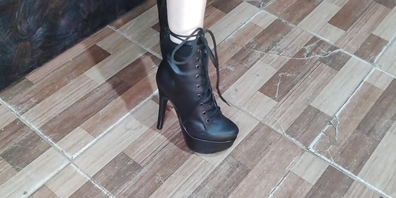 Heels Worship