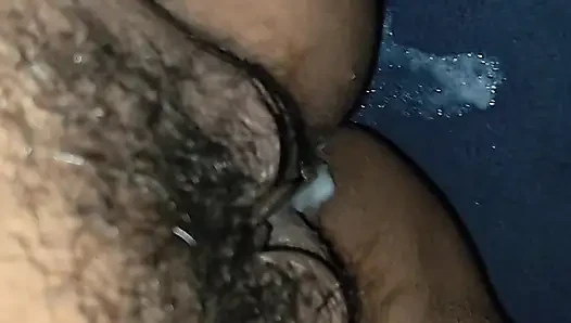 Seksi üvey kız kardeş seks sırasında çok eğlenmek istiyor