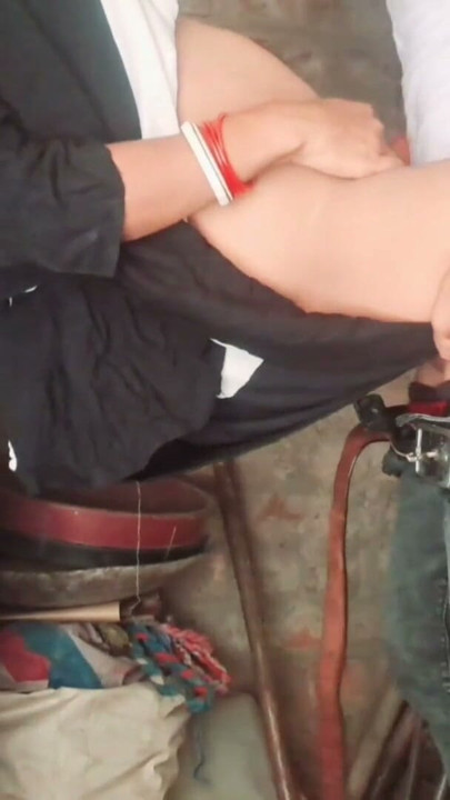 Very Cute Indian Housewife and Cute Sexy Gand | Clip 1