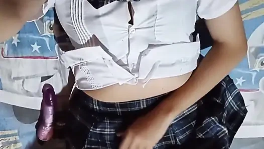 Я мастурбирует с моей вкусной игрушкой (в настоящем домашнем видео)