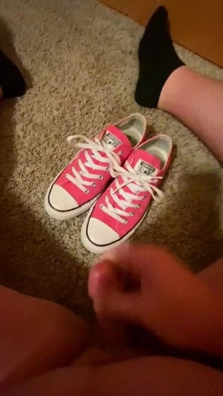 Cumming on my girlfriends pink converse