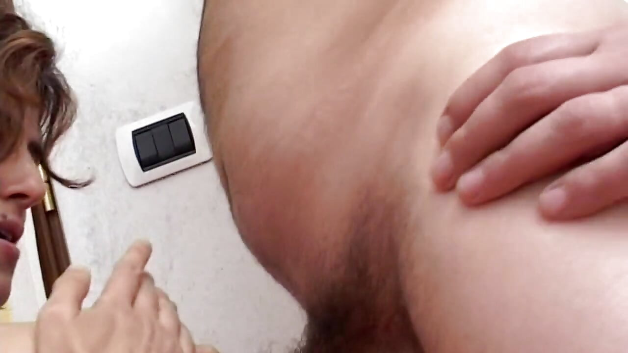 Homemade sex for an Italian housewife