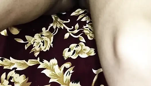 Lifting both legs of the girlfriend. Girlfriend fucked mercilessly