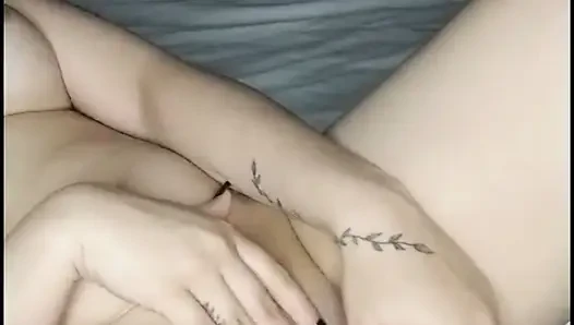 Ngentot dildo berlumur minyak