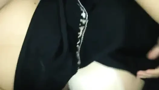 Mein großer schwanz wird gelutscht und fickt ein mädchen mit dicken titten in einem hijab, und ich komme auf ihr gesicht.