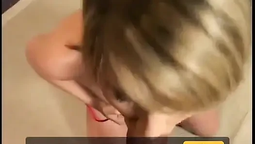 Cewek pirang kotor bugil untuk nyepong kontol cowok setelah footjob enak
