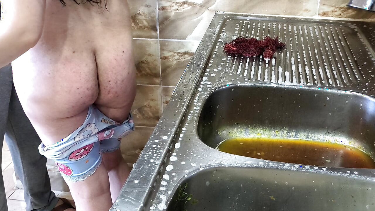 Saudi Man Fucks Arab Maid in Kitchen