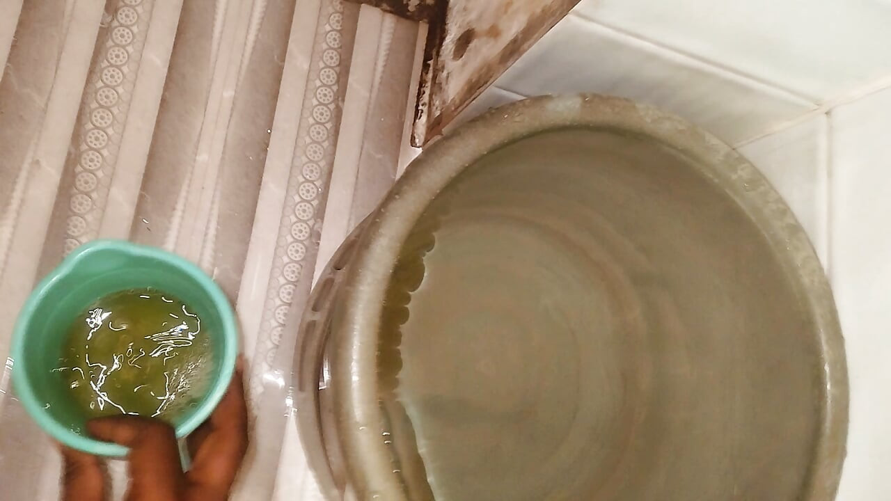 Creme saindo da buceta