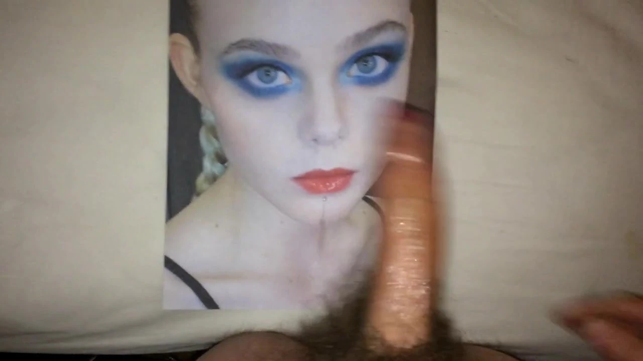 Tribut de spermă cu Elle Fanning 14