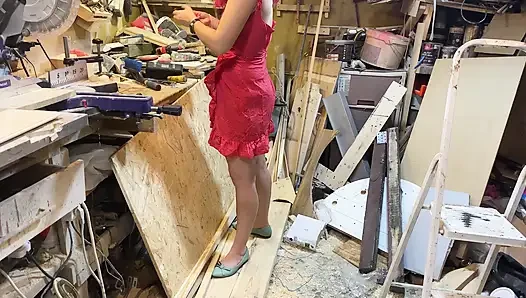 Eli kırık adam garajda yumuşak yarakla sikişiyor, boşalana kadar hanjob