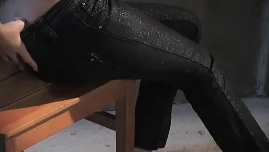 Solo Pee Girls Laura Amour