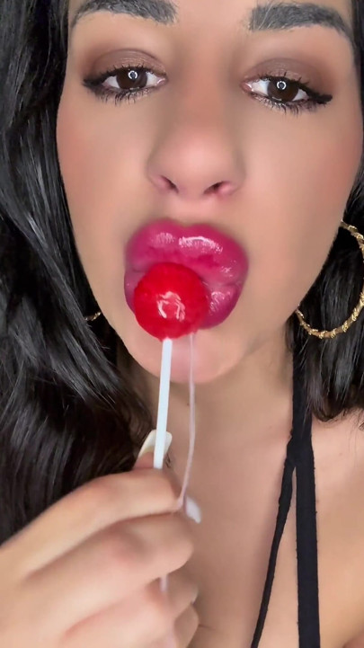 Brunette Big Mouth Sucks