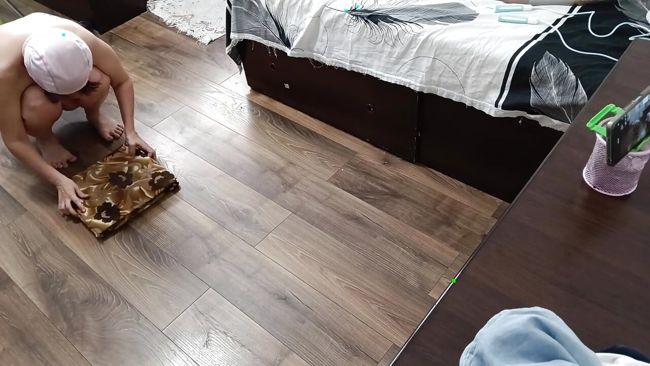 性感人妻在家裸体锻炼