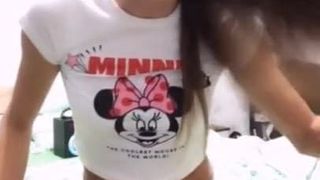 Heißes europäisches Mädchen vor der Webcam