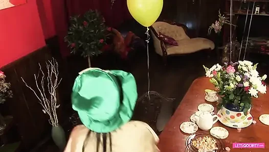 Harika memeli sürtüklerle Alice Harikalar Diyarında parodi grup seks partisi