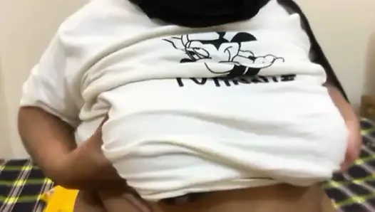 Büyük büyük memeli ateşli düzgün vücutlu evli kadın!