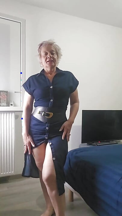Striptease μιας MILF πουτάνας