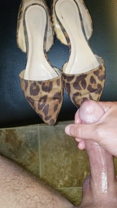Cum on Leopard Flats