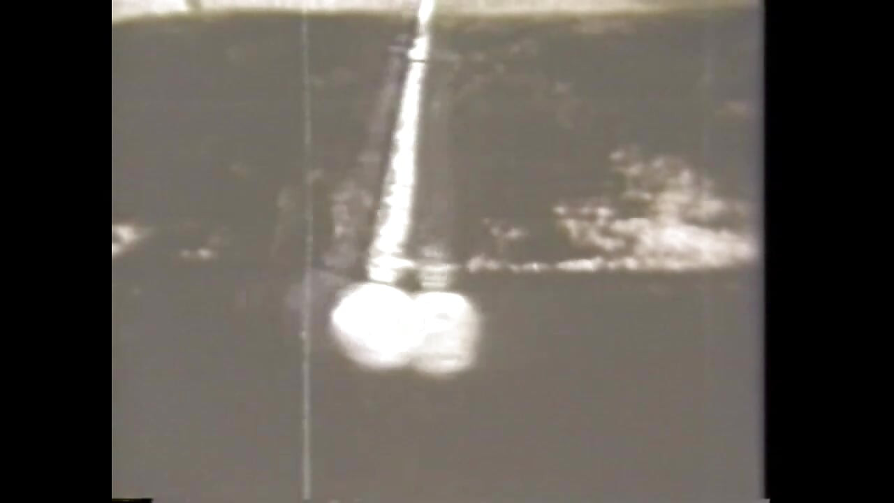 ความเกียจควยในชุดขาวดํา