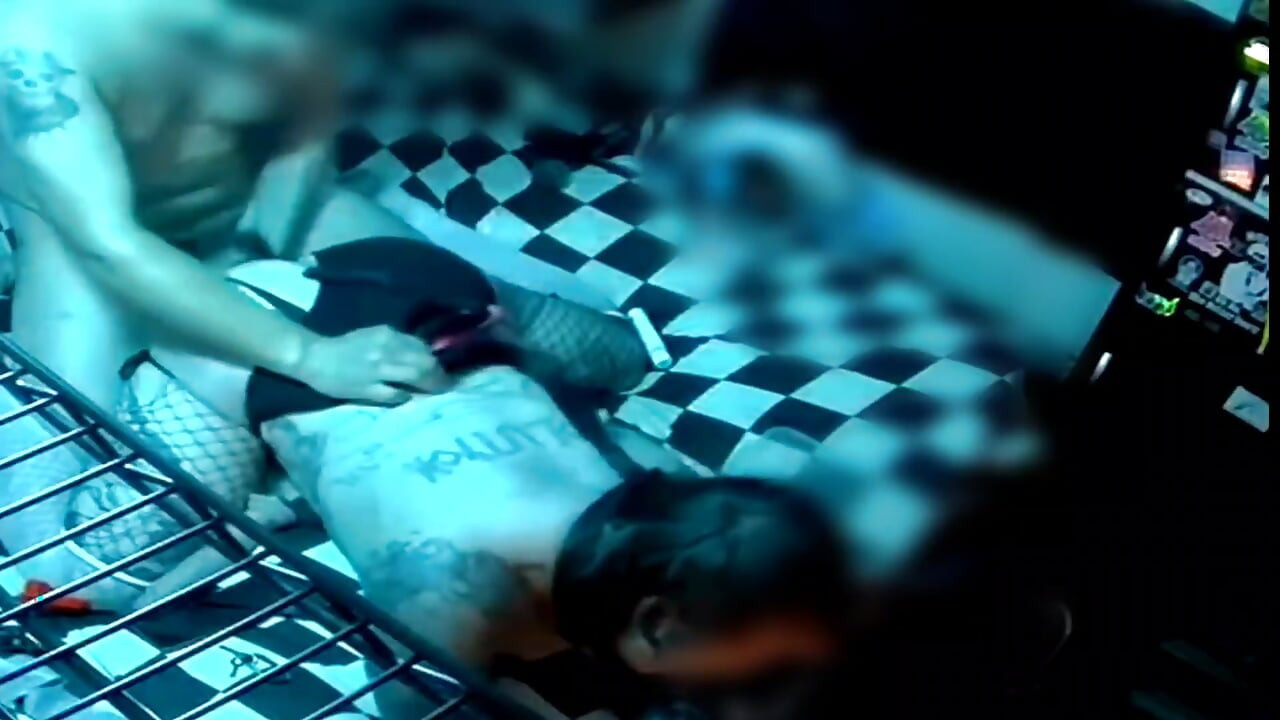 Glupa Dayke jebena jako u dupe + pička ispred devojke i prijatelja na after party