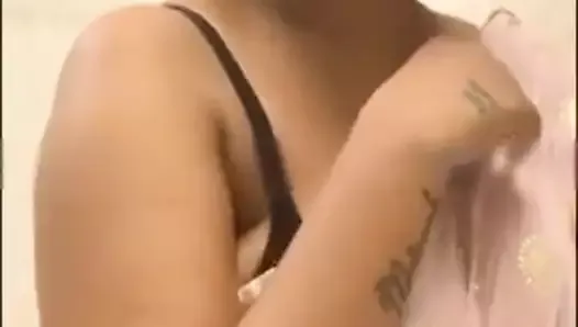 Desi hot girl show boobs
