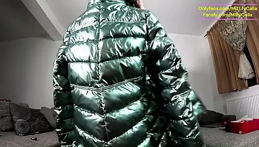 Glänzende leggings, cameltoe, downjacket play &analplug solo-fetisch