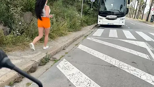 Saya Bertemu Seorang Dewi Di Jalan Dan Saya Menidurinya Di Luar Ruangan - Lola Bratz