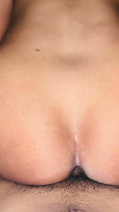 Freundin hat ihre beste Freundin heimlich im Mädchen-WG gefickt – secretly go to girls pg and fuck girlfriend's best friend | Clip 1