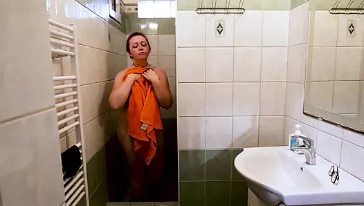 Duşta Çıplak Nicole Bunny