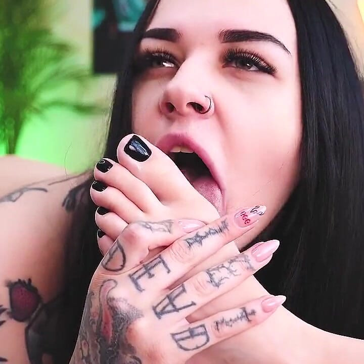 I Love Her Legs and Pussy and Worship Her