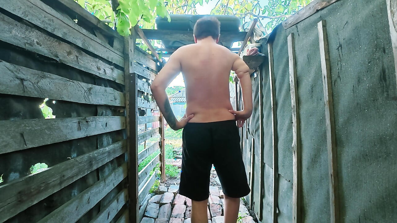 Duże Jędrne Cycki Na Zewnątrz Prysznic Pieska I Anal POV