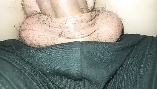 Я был возбужден, и мой партнер ударяет по моей вагине с его жестким пенисом, это делает меня полностью мокрым
