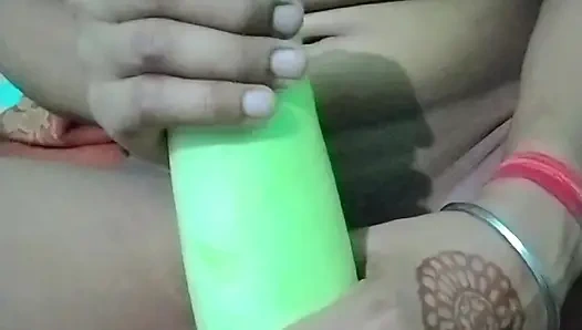 Desi bhabhi ne apni chut me dala bhot badi Loki or khub maze liya or apne boobs bhi khub dbaye